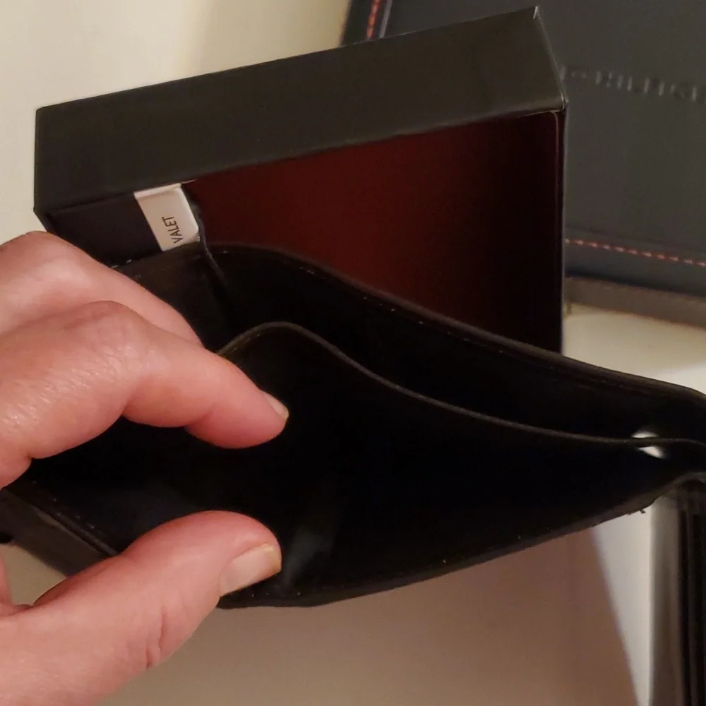 New Tommy Hilfiger Brown men's trifold real leather wallet